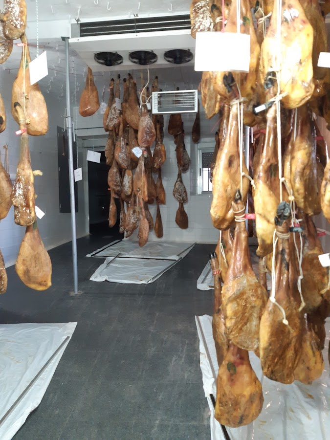 Jamones y Embutidos Jierrito Alejo - Jamón ibérico en Extremadura