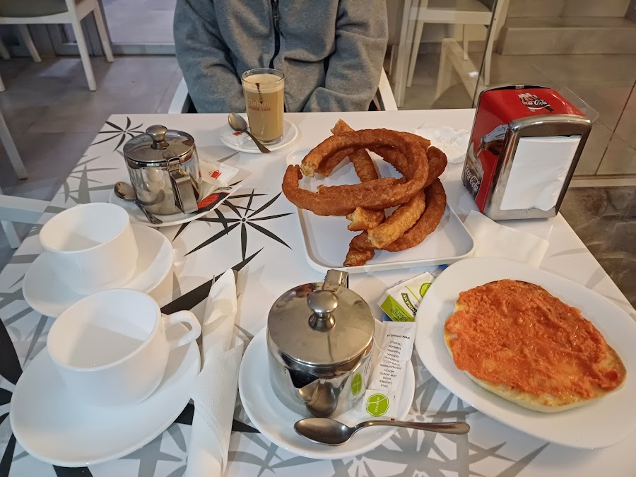 Cafetería - Repostería Canelilla el Chorro