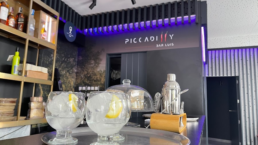 Piccadilly Bar Luis